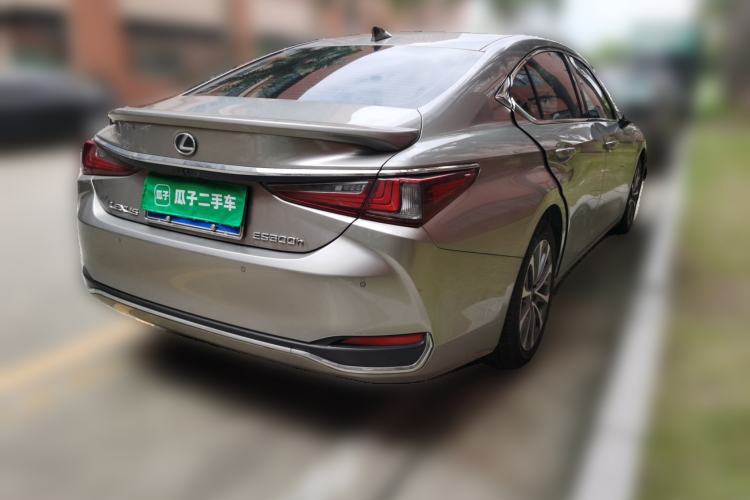 Used Lexus ES 2022 300h Excellence Edition Rear Right 45 Deg