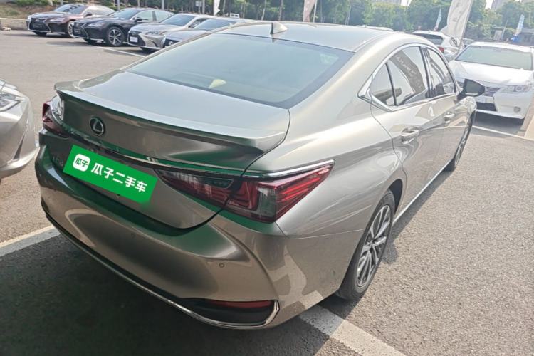 Used Lexus ES 2022 300h Excellence Edition Rear Right 45 Deg