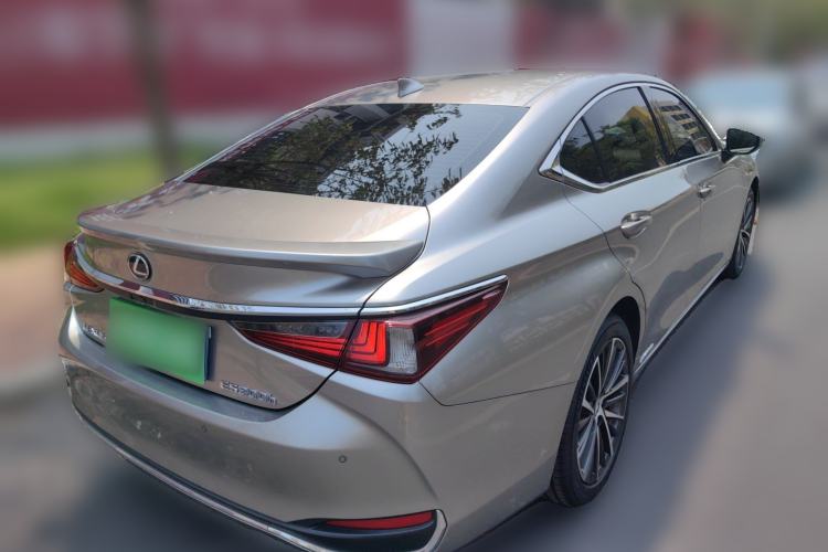 Used Lexus ES 2022 300h Deluxe Edition Rear Right 45 Deg