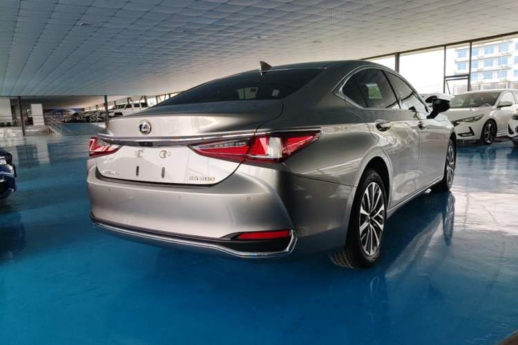 Used Lexus ES 2022 200 Excellence Edition Rear Right 45 Deg