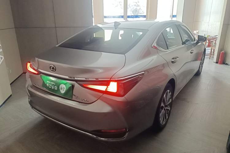 Used Lexus ES 2022 200 Excellence Edition Rear Right 45 Deg