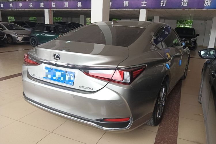 Used Lexus ES 2022 200 Luxury Edition Rear Right 45 Deg