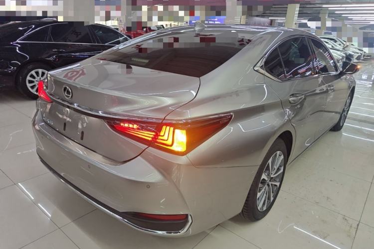 Used Lexus ES 2022 200 Excellence Edition Rear Right 45 Deg