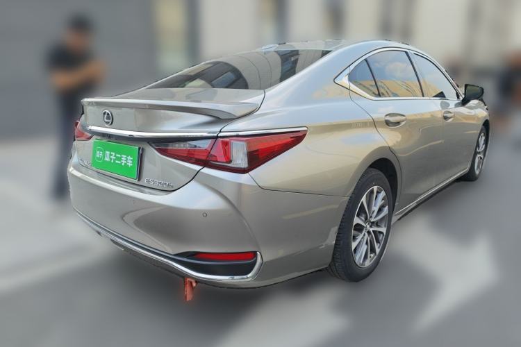 Used Lexus ES 2022 300h Excellence Edition Rear Right 45 Deg