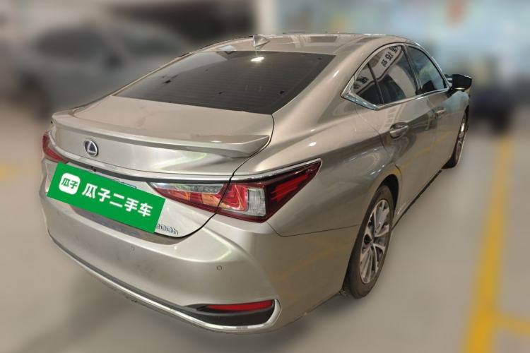 Used Lexus ES 2022 300h Excellence Edition Rear Right 45 Deg