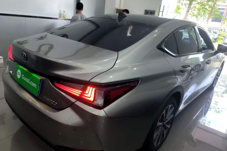 Used Lexus ES 2022 200 Luxury Edition Rear Right 45 Deg
