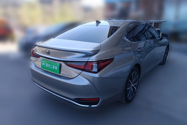 Used Lexus ES 2022 300h Deluxe Edition Rear Right 45 Deg