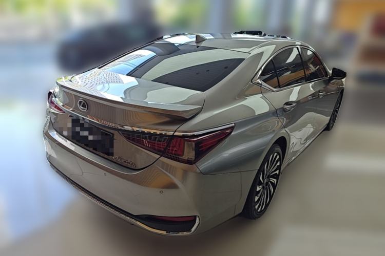 Used Lexus ES 2022 300h Silver Glow Limited Edition Rear Right 45 Deg