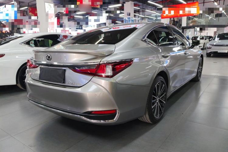 Used Lexus ES 2022 300h Deluxe Edition Rear Right 45 Deg