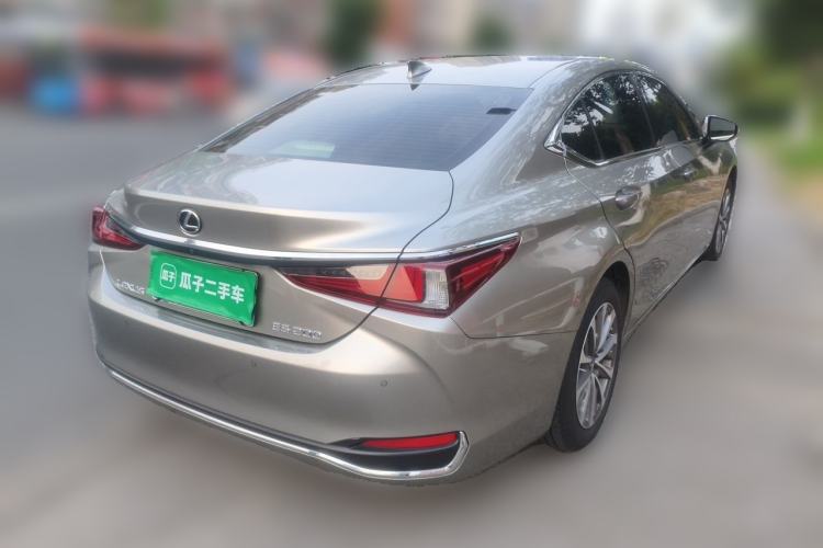 Used Lexus ES 2022 200 Luxury Edition Rear Right 45 Deg
