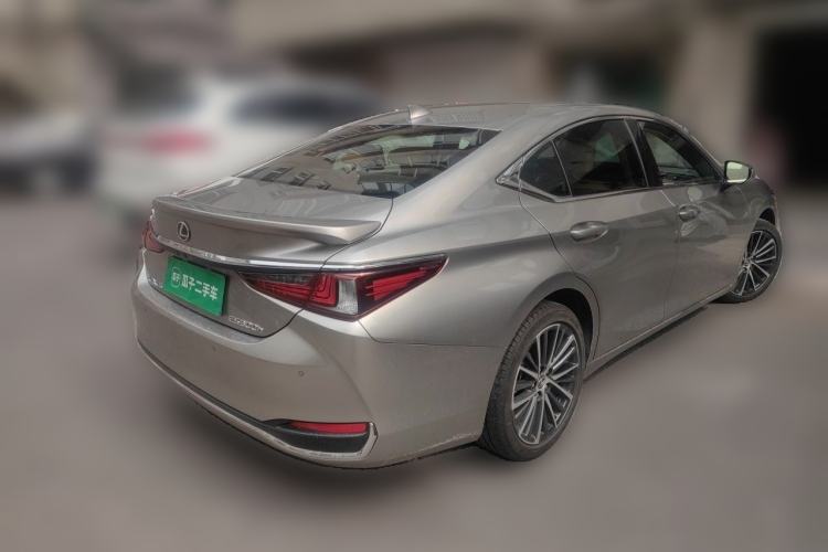 Used Lexus ES 2022 300h Deluxe Edition Rear Right 45 Deg
