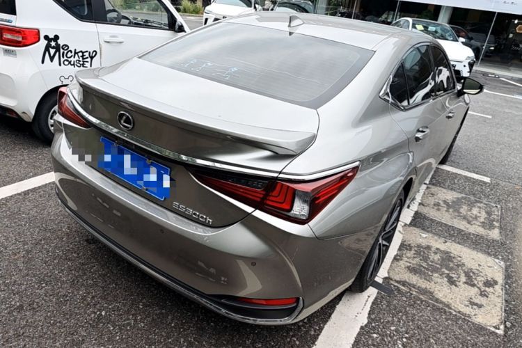 Used Lexus ES 2022 300h Deluxe Edition Rear Right 45 Deg
