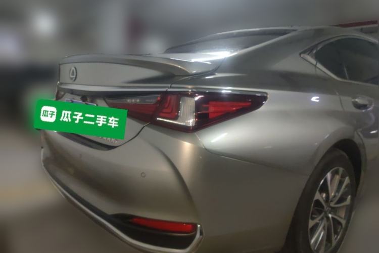Used Lexus ES 2022 300h Excellence Edition Rear Right 45 Deg