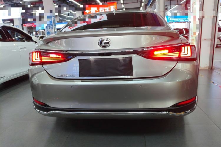 Used Lexus ES 2022 300h Deluxe Edition Rear