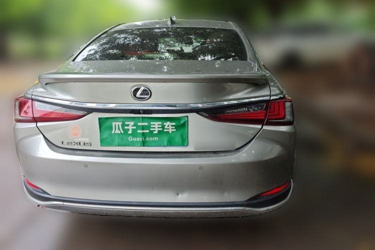 Used Lexus ES 2022 300h Excellence Edition Rear