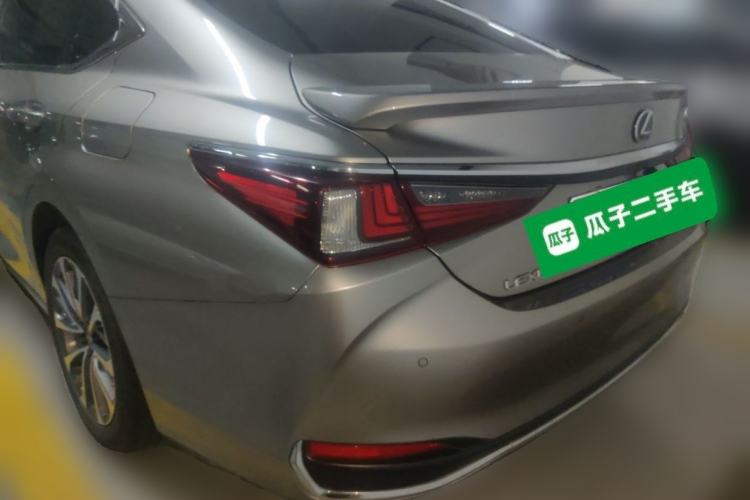 Used Lexus ES 2022 300h Excellence Edition Rear