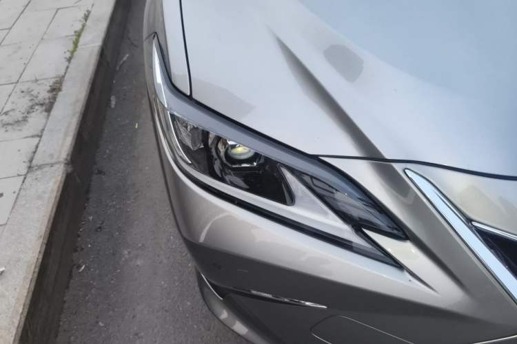 Used Lexus ES 2022 300h Excellence Edition Right Front Headlight