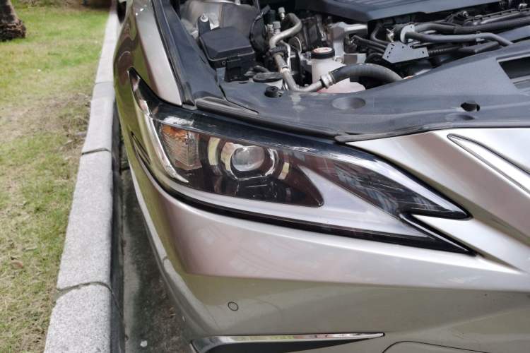 Used Lexus ES 2022 300h Excellence Edition Right Front Headlight