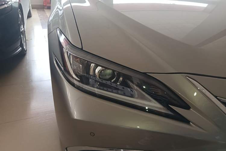 Used Lexus ES 2022 200 Luxury Edition Right Front Headlight