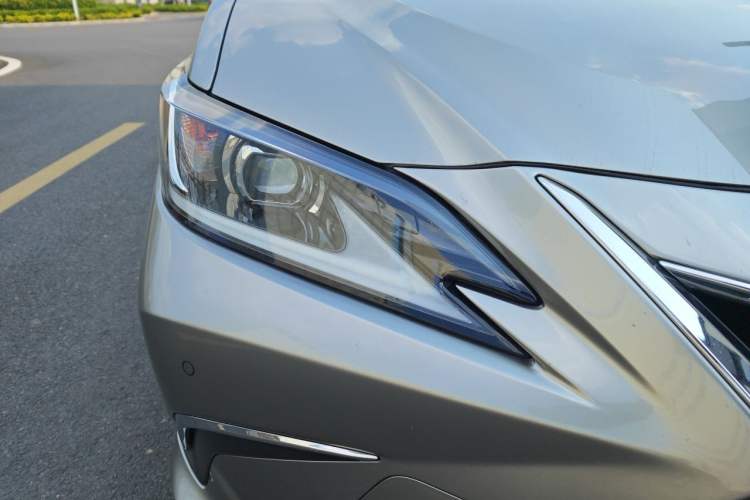 Used Lexus ES 2022 300h Excellence Edition Right Front Headlight