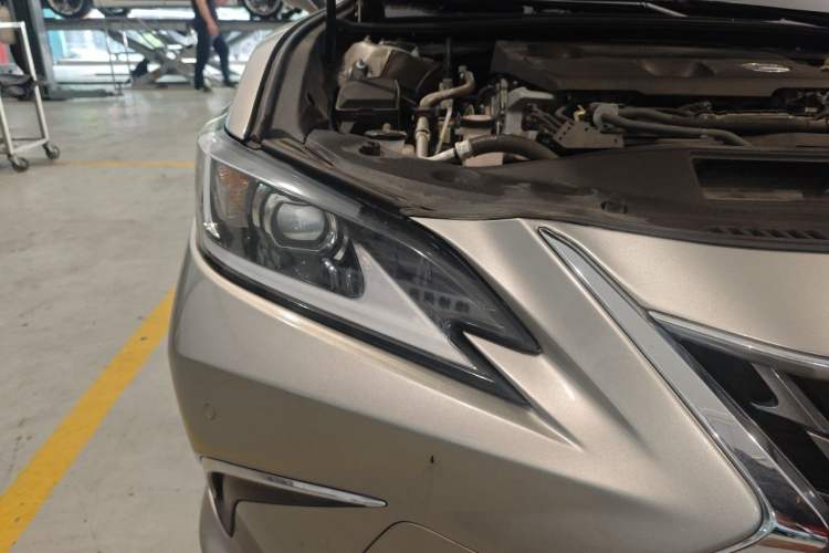 Used Lexus ES 2022 300h Excellence Edition Right Front Headlight