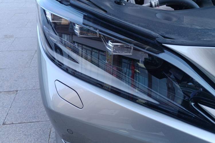 Used Lexus ES 2022 300h Deluxe Edition Right Front Headlight