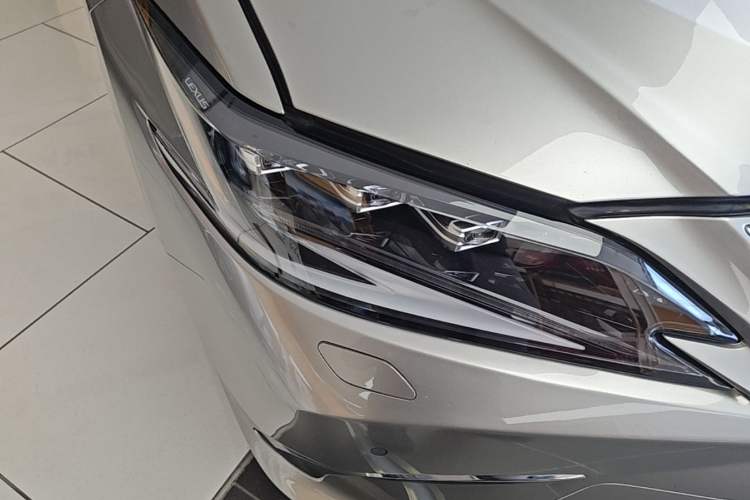 Used Lexus ES 2022 300h Silver Glow Limited Edition Right Front Headlight