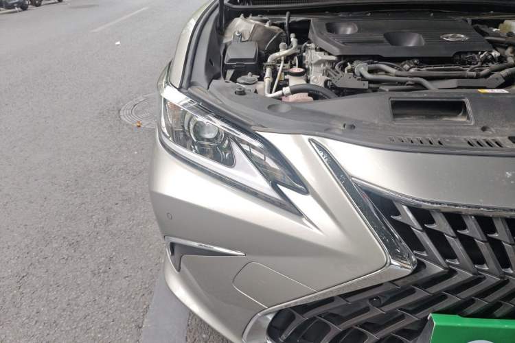 Used Lexus ES 2022 300h Excellence Edition Right Front Headlight