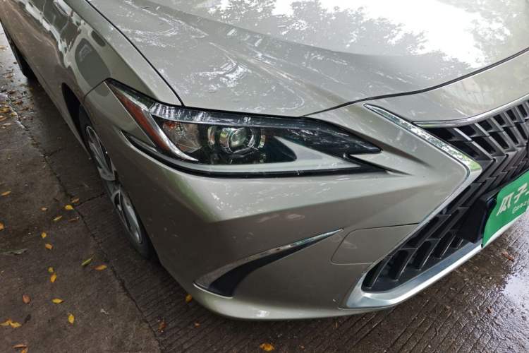 Used Lexus ES 2022 300h Excellence Edition Right Front Headlight