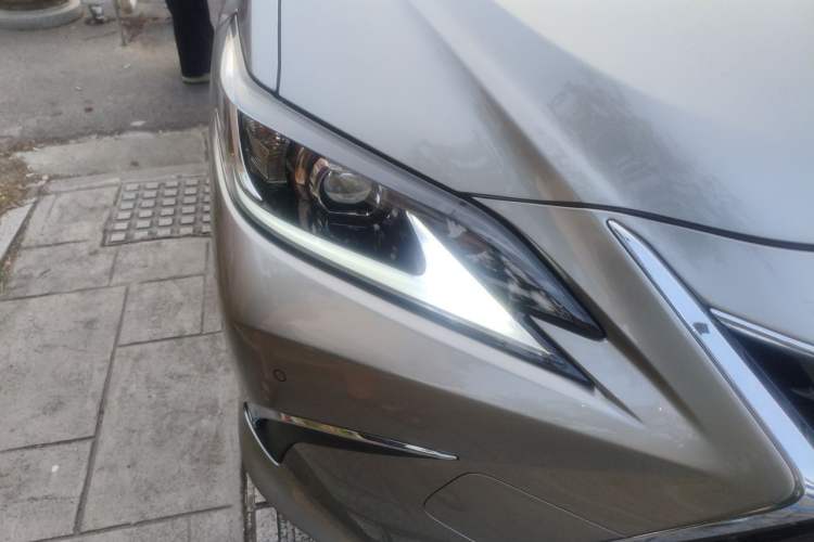 Used Lexus ES 2022 200 Luxury Edition Right Front Headlight