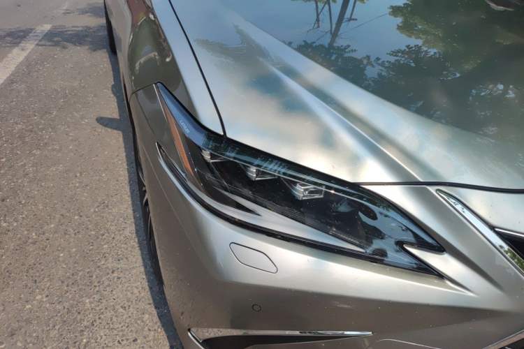Used Lexus ES 2022 300h Deluxe Edition Right Front Headlight