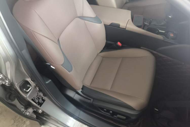 Used Lexus ES 2022 260 Excellence Edition Right Front Seat