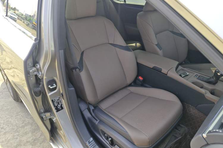 Used Lexus ES 2022 300h Excellence Edition Right Front Seat
