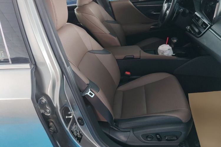 Used Lexus ES 2022 200 Excellence Edition Right Front Seat