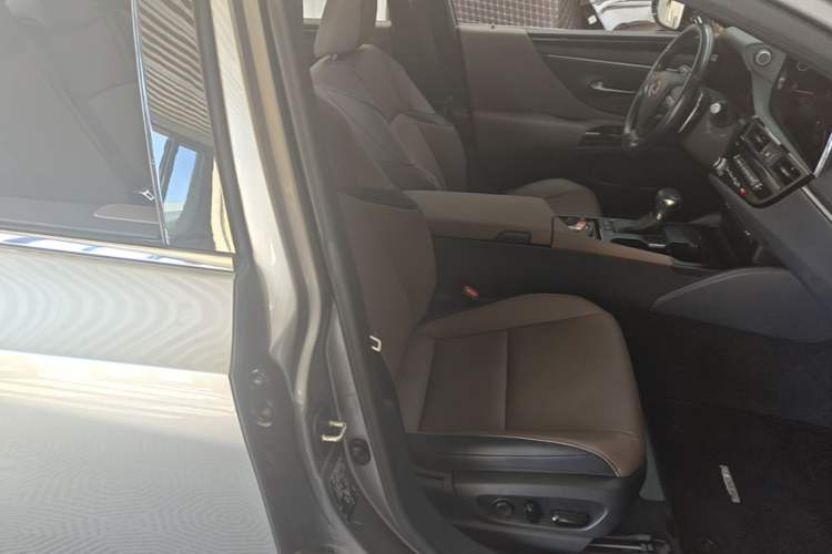 Used Lexus ES 2022 200 Excellence Edition Right Front Seat