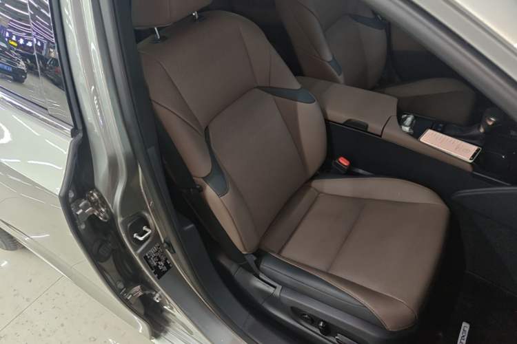 Used Lexus ES 2022 200 Excellence Edition Right Front Seat