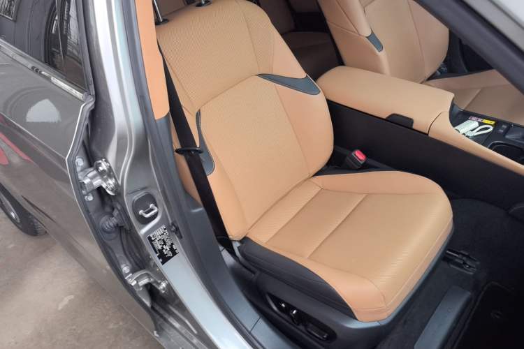 Used Lexus ES 2022 200 Luxury Edition Right Front Seat