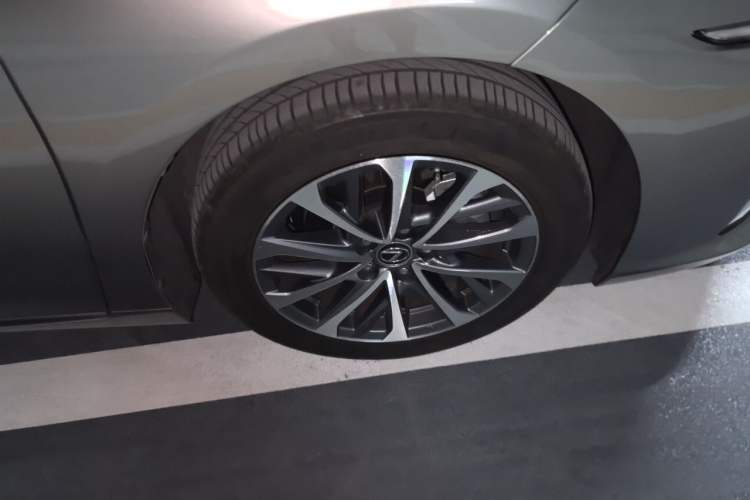 Used Lexus ES 2022 300h Excellence Edition Right Front Wheel Hub