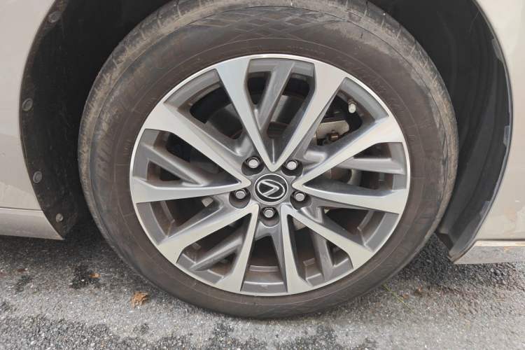 Used Lexus ES 2022 200 Excellence Edition Right Front Wheel Hub