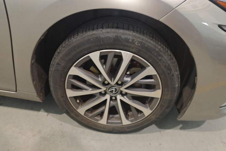 Used Lexus ES 2022 300h Excellence Edition Right Front Wheel Hub