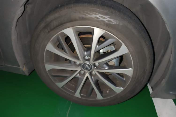 Used Lexus ES 2022 200 Excellence Edition Right Front Wheel Hub