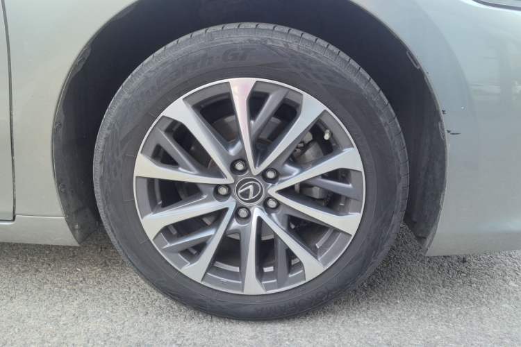 Used Lexus ES 2022 200 Excellence Edition Right Front Wheel Hub