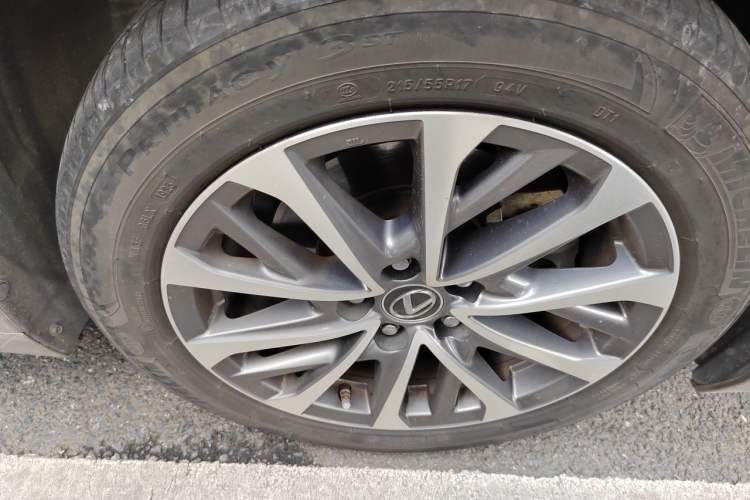 Used Lexus ES 2022 200 Excellence Edition Right Front Wheel Hub