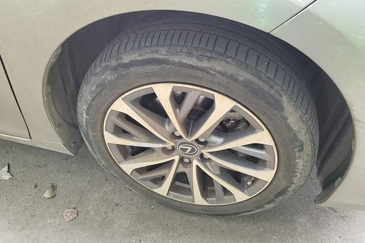 Used Lexus ES 2022 200 Excellence Edition Right Front Wheel Hub