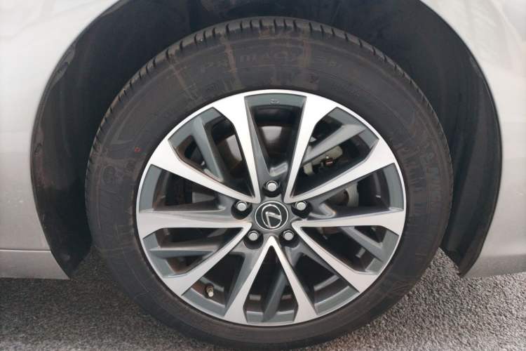 Used Lexus ES 2022 200 Excellence Edition Right Front Wheel Hub
