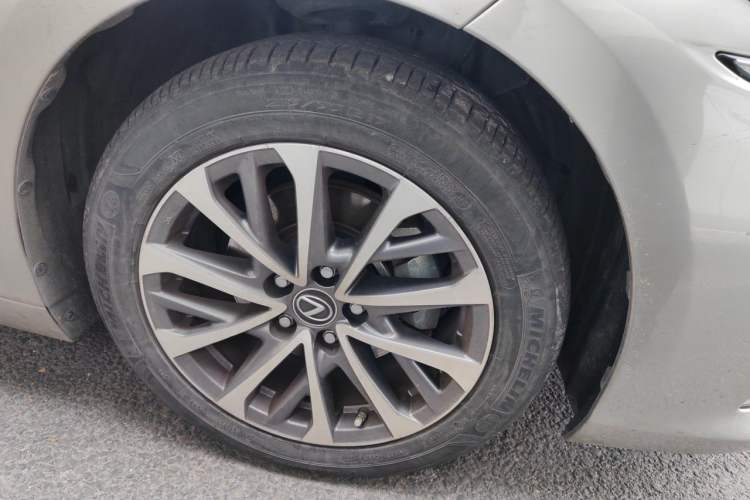 Used Lexus ES 2022 300h Excellence Edition Right Front Wheel Hub