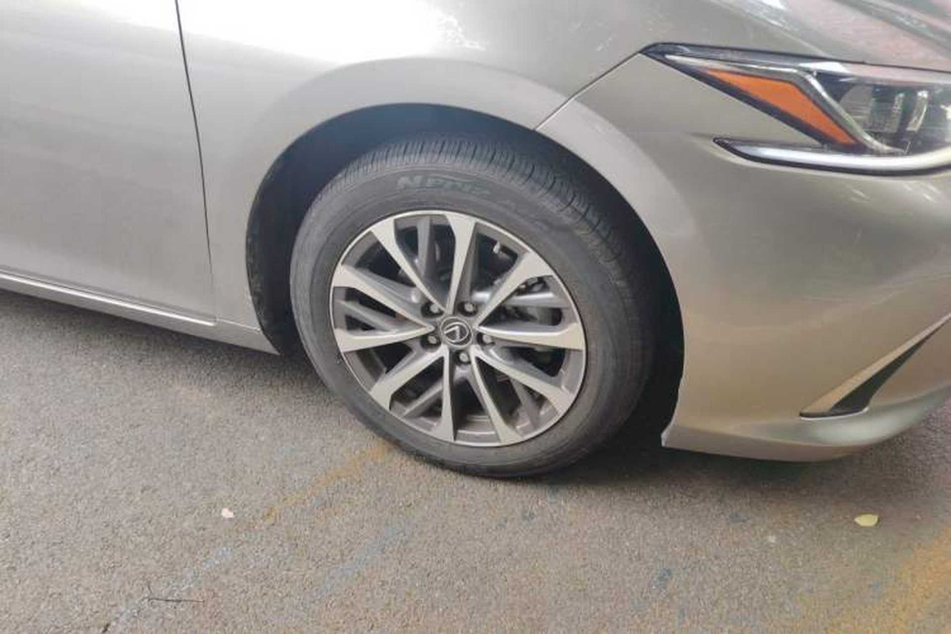 Used Lexus ES 2022 200 Excellence Edition Right Front Wheel Hub