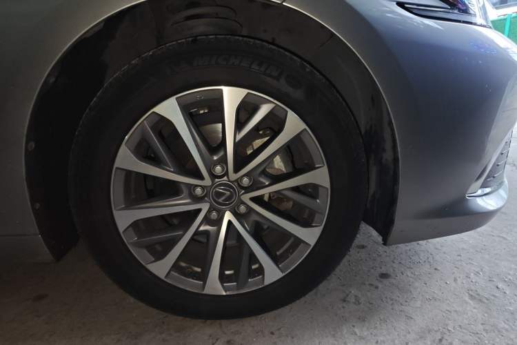 Used Lexus ES 2022 200 Excellence Edition Right Front Wheel Hub