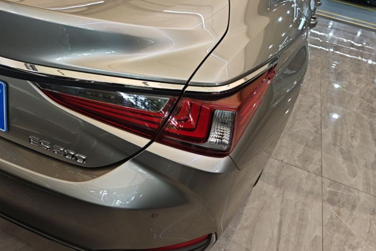 Used Lexus ES 2022 200 Excellence Edition Right Rear Taillight