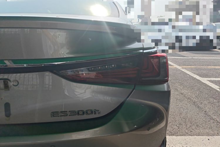 Used Lexus ES 2022 300h Excellence Edition Right Rear Taillight